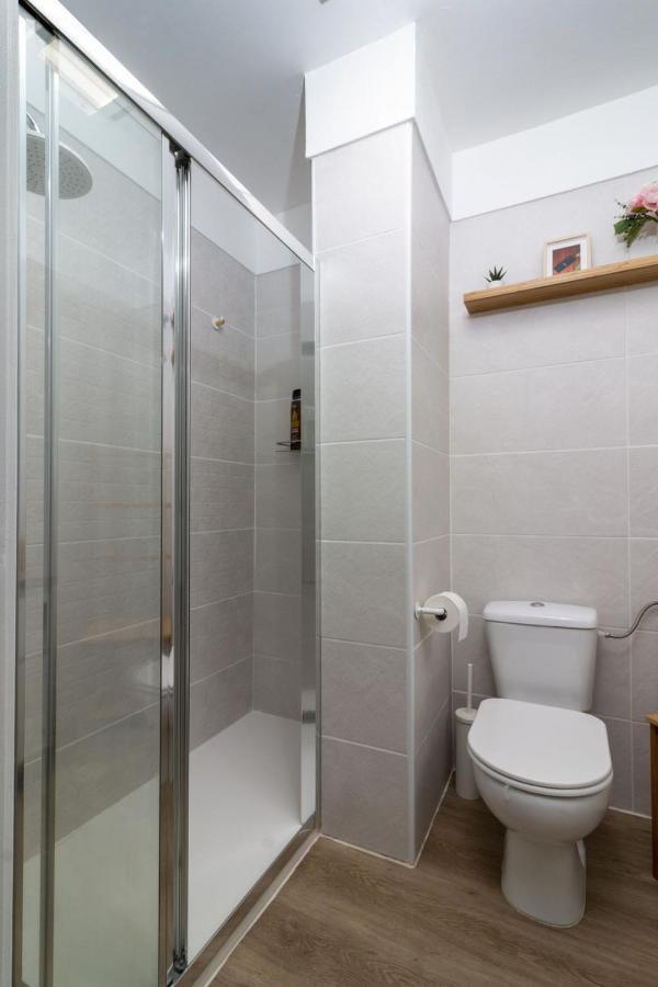 Homeforguest New Modern Apartment With Pool Арона Екстер'єр фото