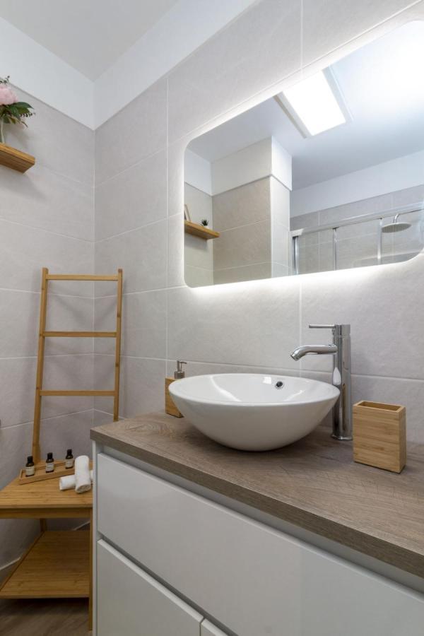 Homeforguest New Modern Apartment With Pool Арона Екстер'єр фото